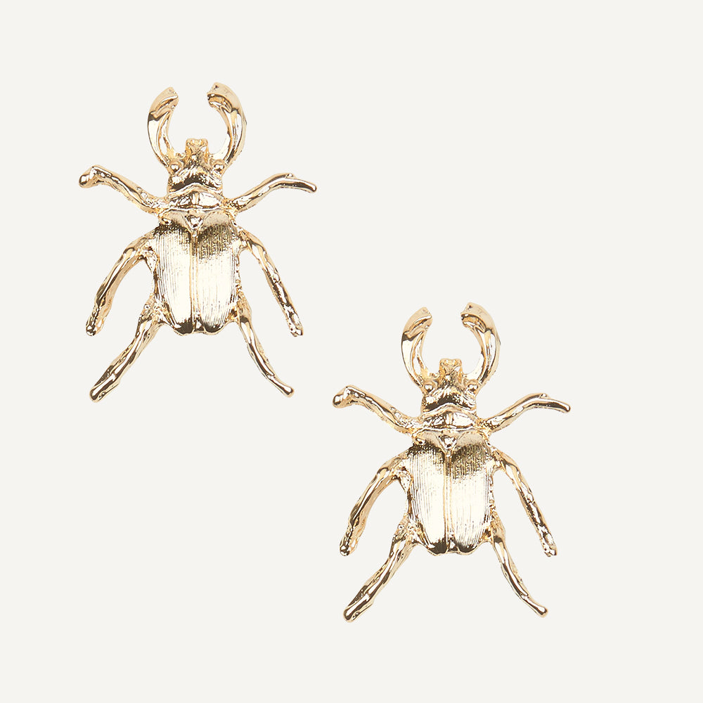 Pendientes dorados forma escarabajo para mujer con cierre a presión