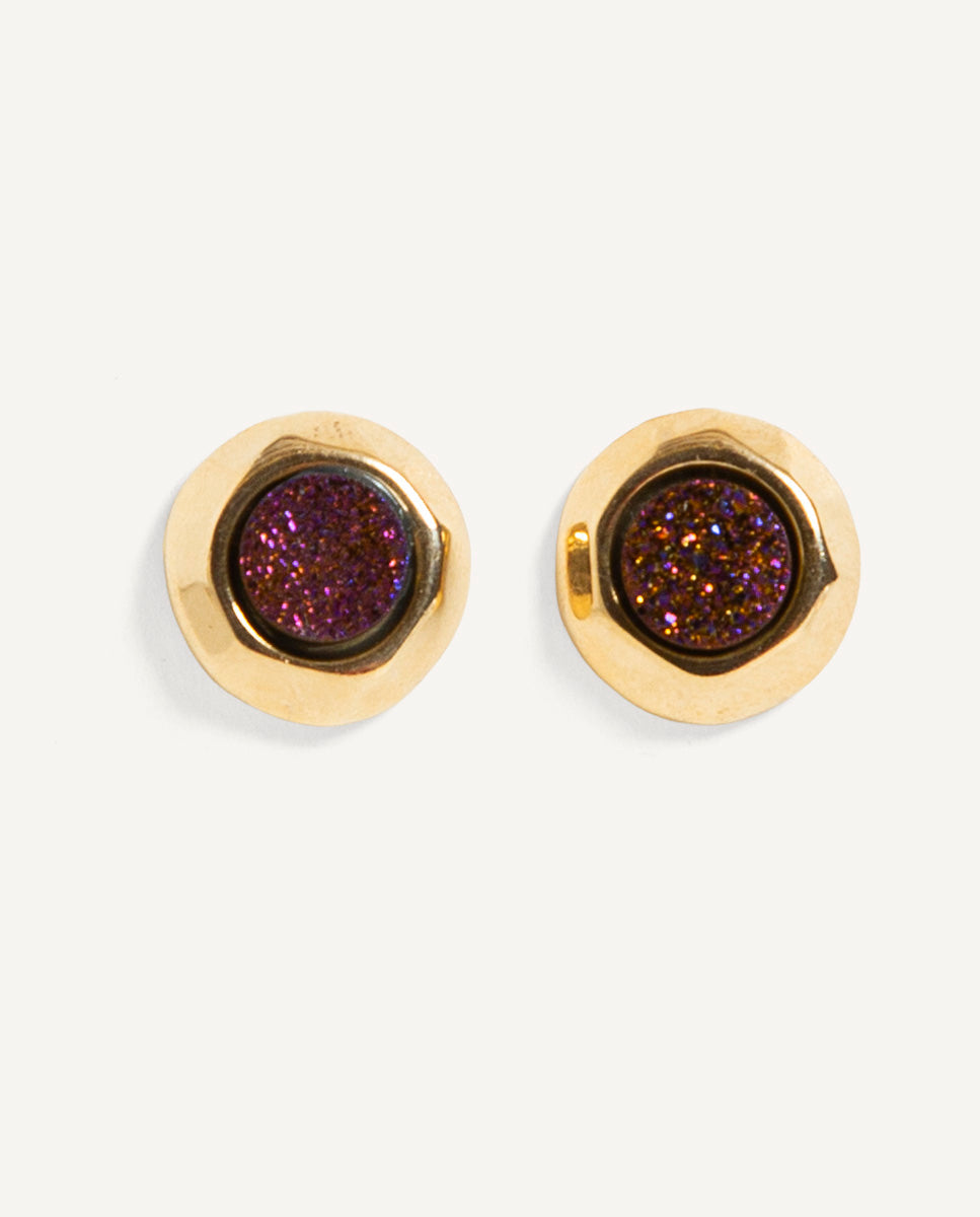 Pendientes pequeños Solmara de Emolo con drusa circular navy de reflejos multicolores y montura dorada