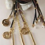 Collar largo ajustable para mujer con moneda dorada