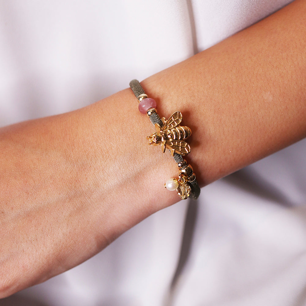 Pulsera ajustable con pieza dorada con forma abeja para mujer