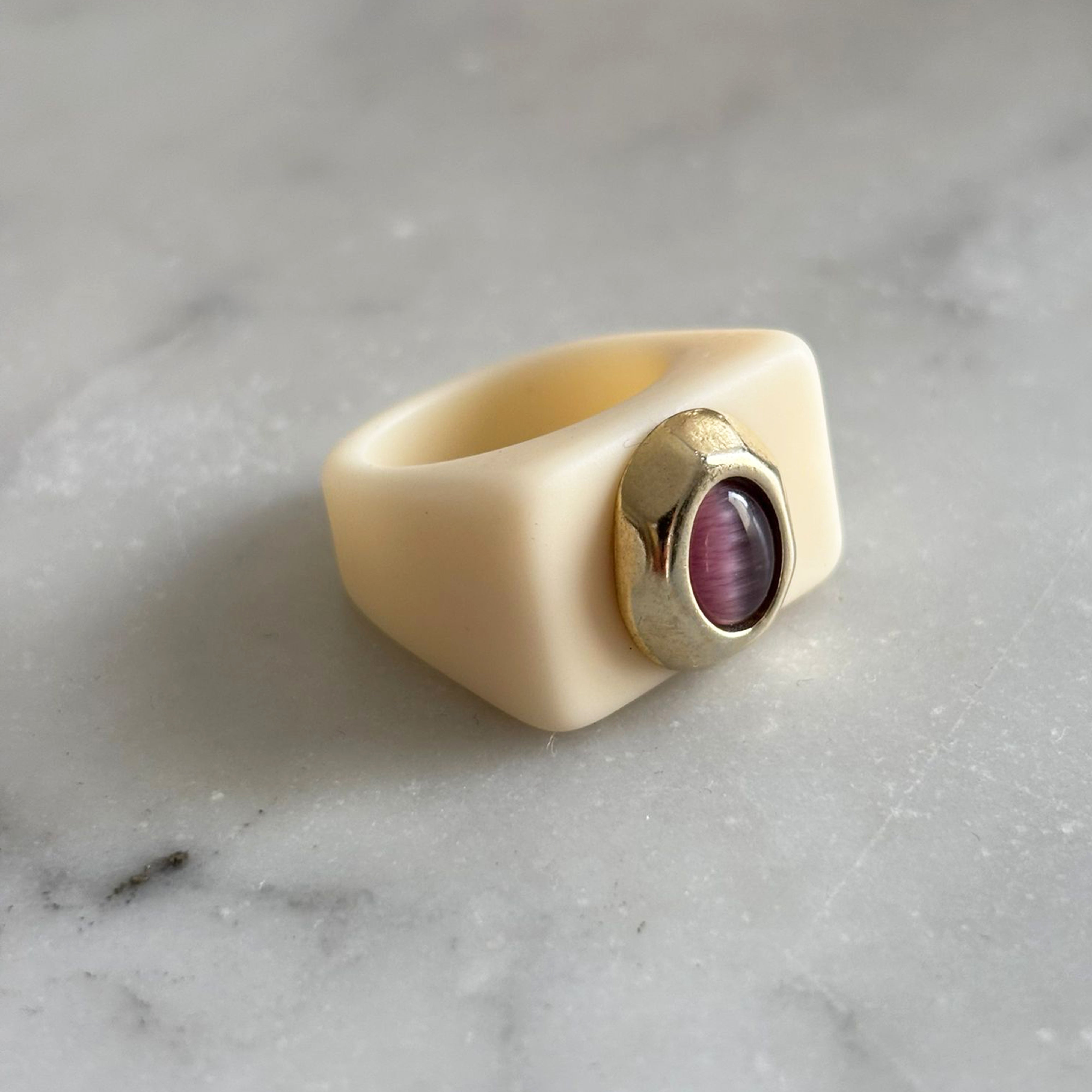 Anillo mujer crema con selenita