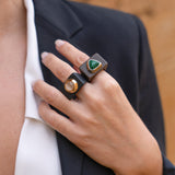 Anillo grande marrón con malaquita