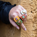 Anillo grande color mostaza Amatista