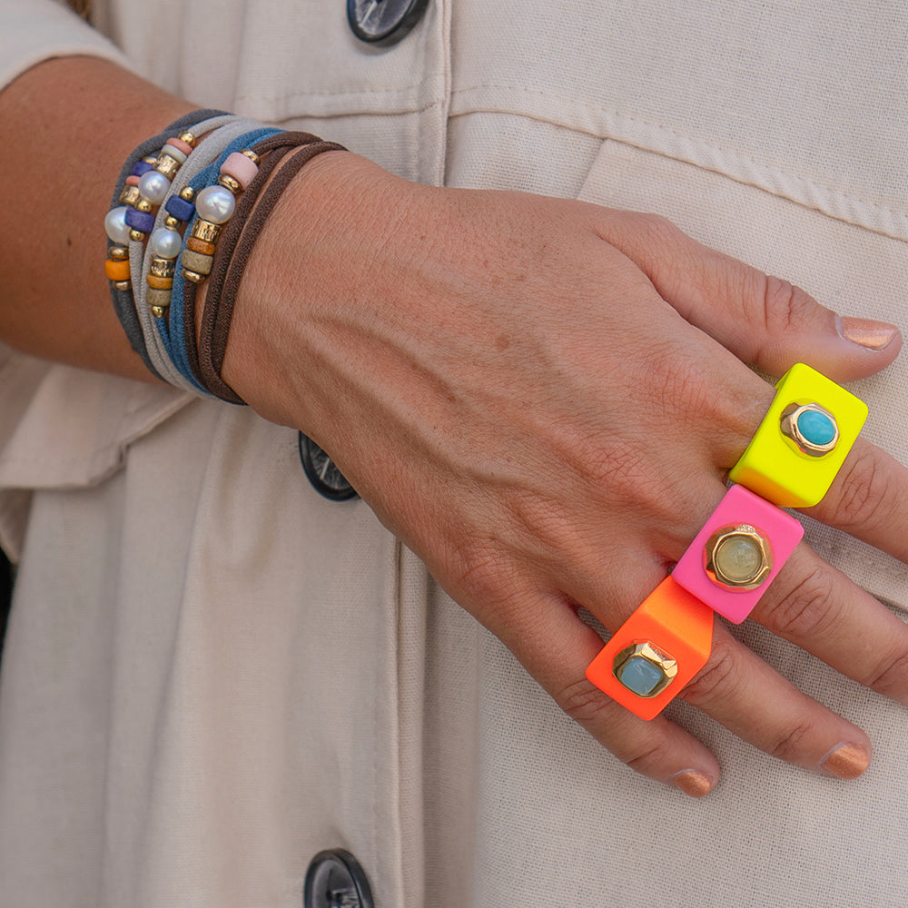 Anillo para mujer fucsia fluor con piedra natural aventurina