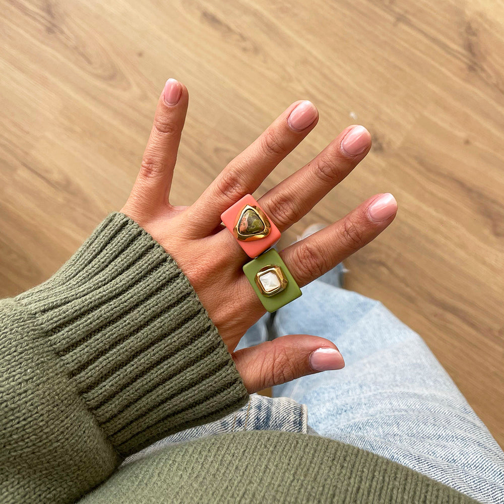 Anillo para mujer color coral unakita