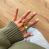 Anillo grande color verde pistacho con madreperla