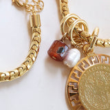 Collar corto para mujer cadena dorada tipo snake con pieza circular y piedra natural con perla