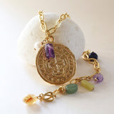 Collar largo para mujer con moneda dorada