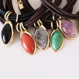 Collar corto con piedras naturales para mujer con cordón y cadena dorada