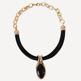 Collar corto para mujer con cordón encerado negro y cadena dorada con piedra natural onix