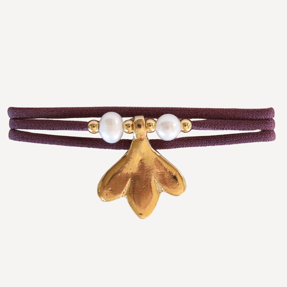 collar seda elástica ara mujer con pieza central dorada combinada con perlas