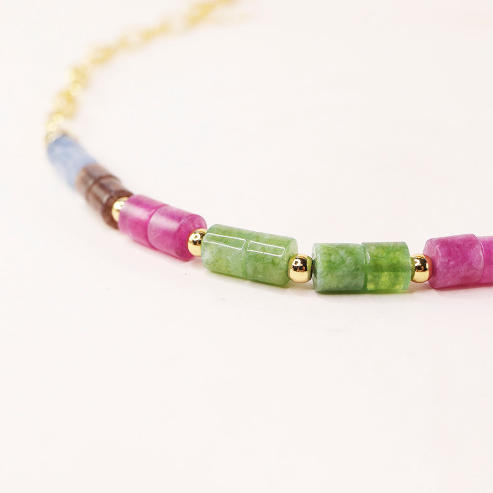 Collar corto de piedras naturales con cadena dorada para mujer