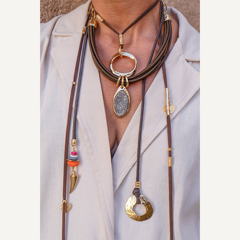 Collar largo multiposición pieza dorada y piedras naturales