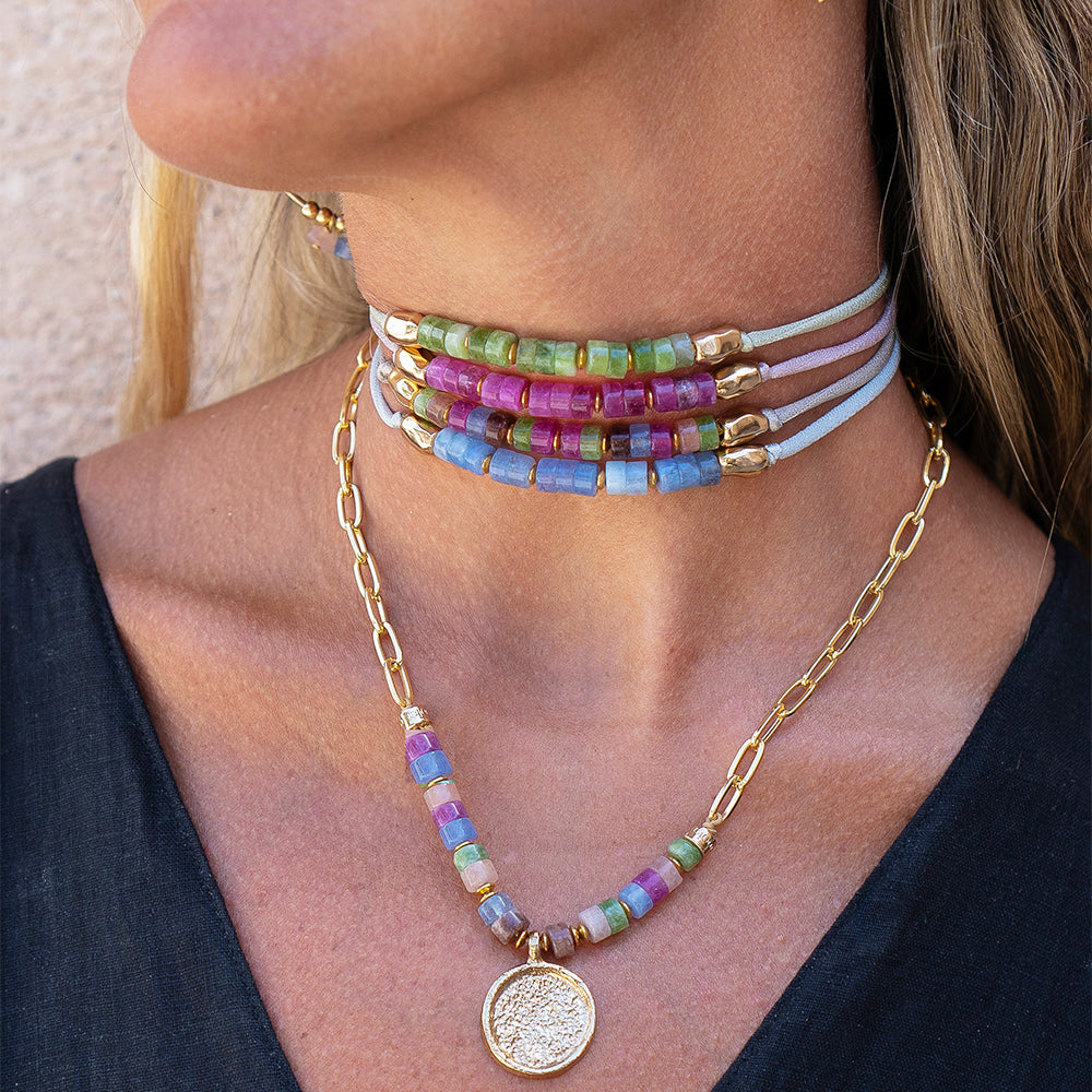 Collar corto con cadena dorada y piedras naturales para mujer