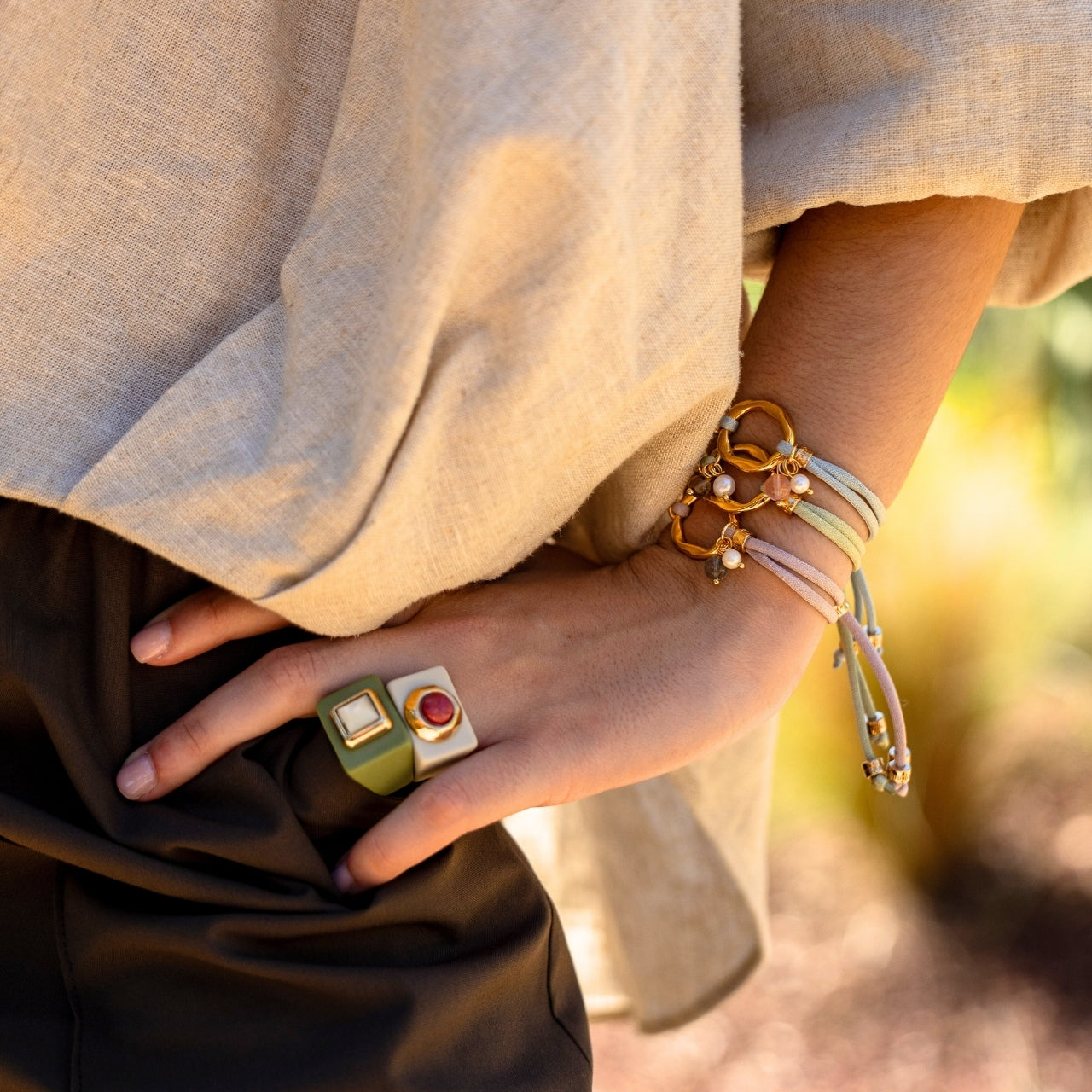 Pendientes dorados OVLO