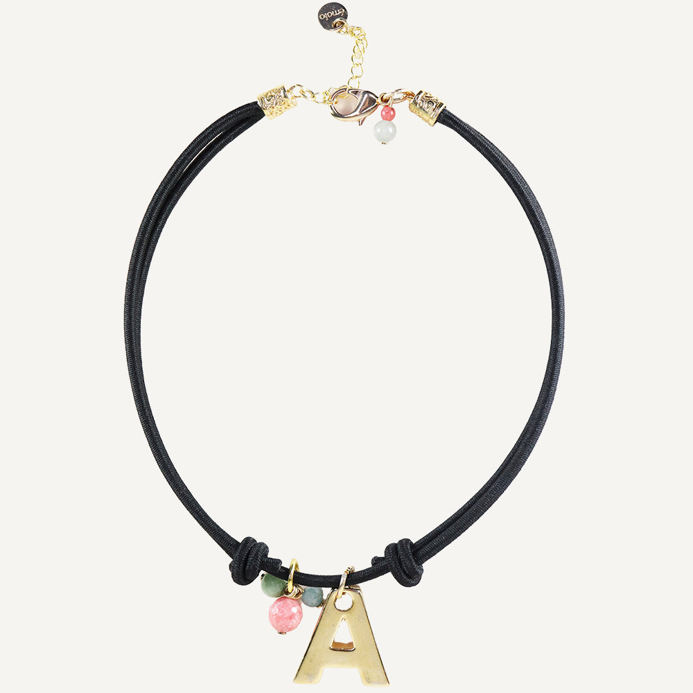 collar con colgante letra inicial grande en oro