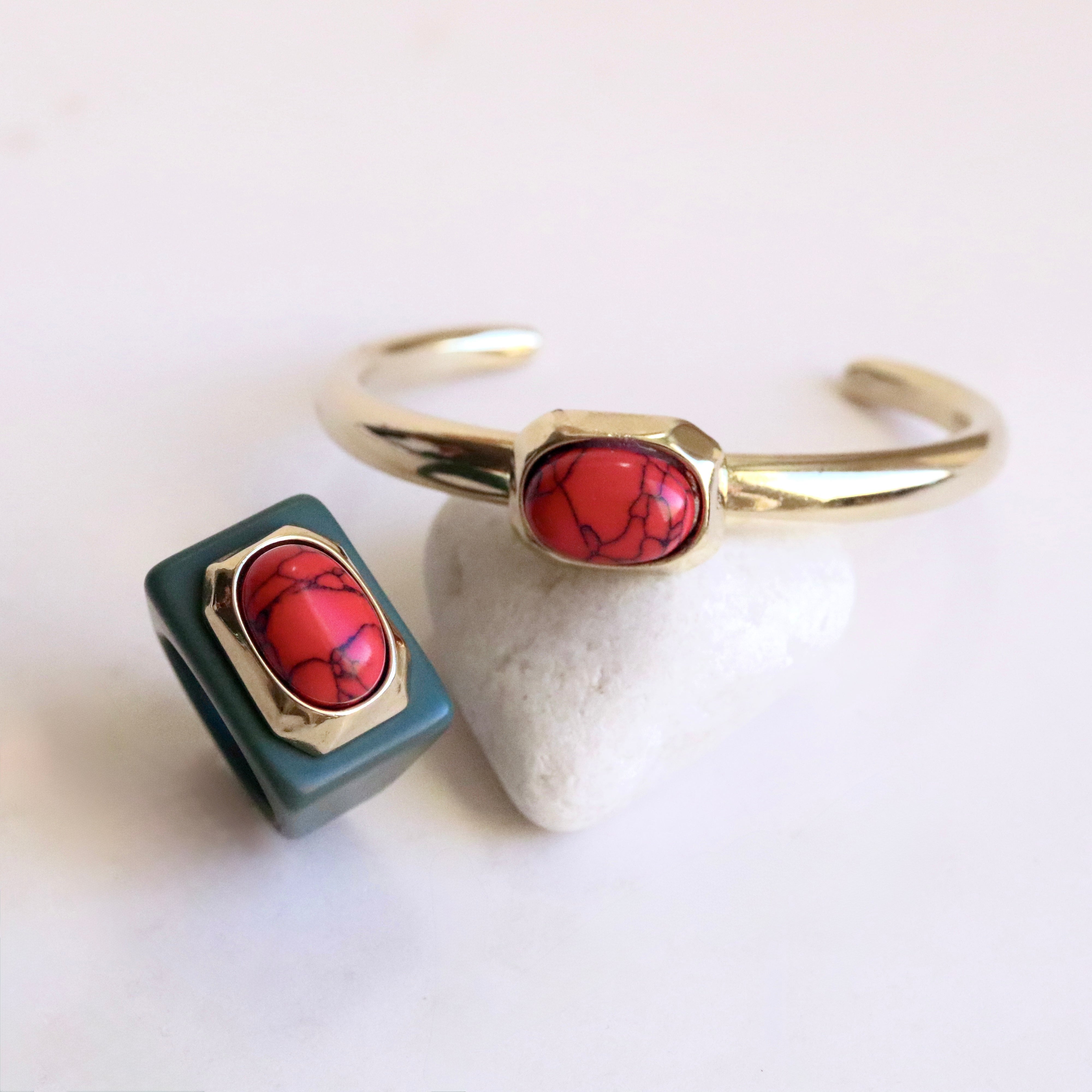 Adjustable OVLO bracelet with natural stones
