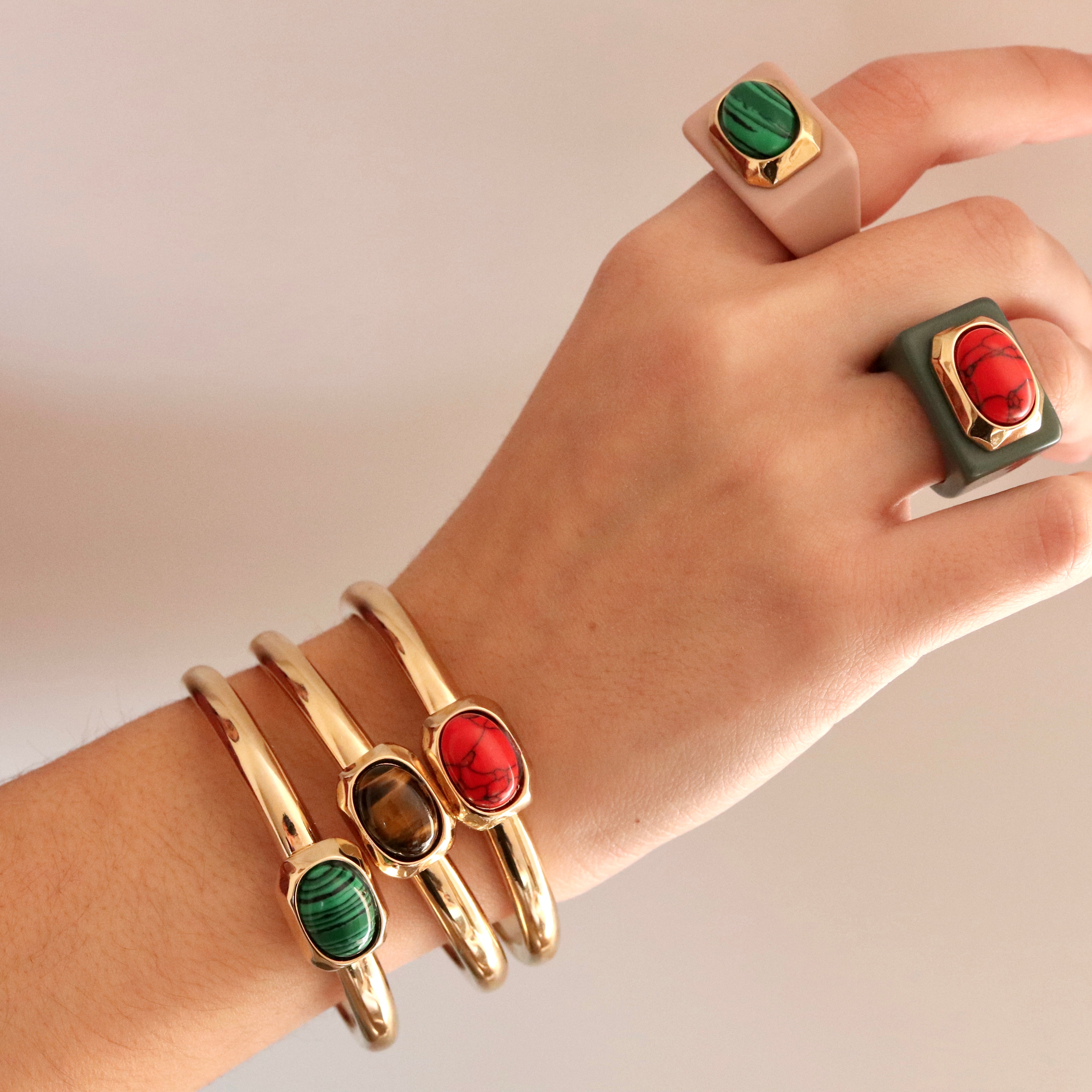 Adjustable OVLO bracelet with natural stones