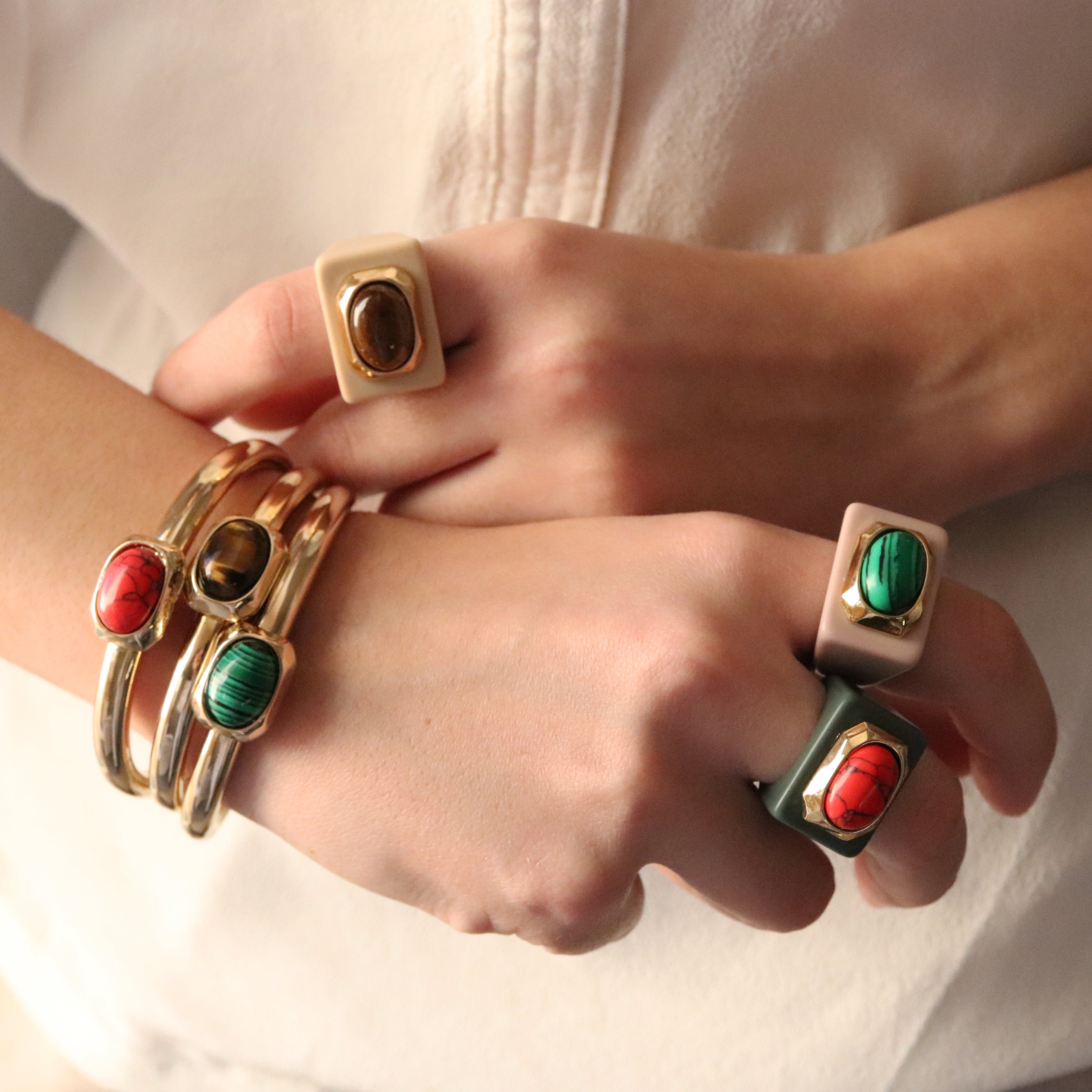 Adjustable OVLO bracelet with natural stones
