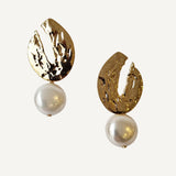 Pendientes para mujer con pieza dorada y perla