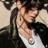 Pendientes color miel para mujer con piedra natural y perlas