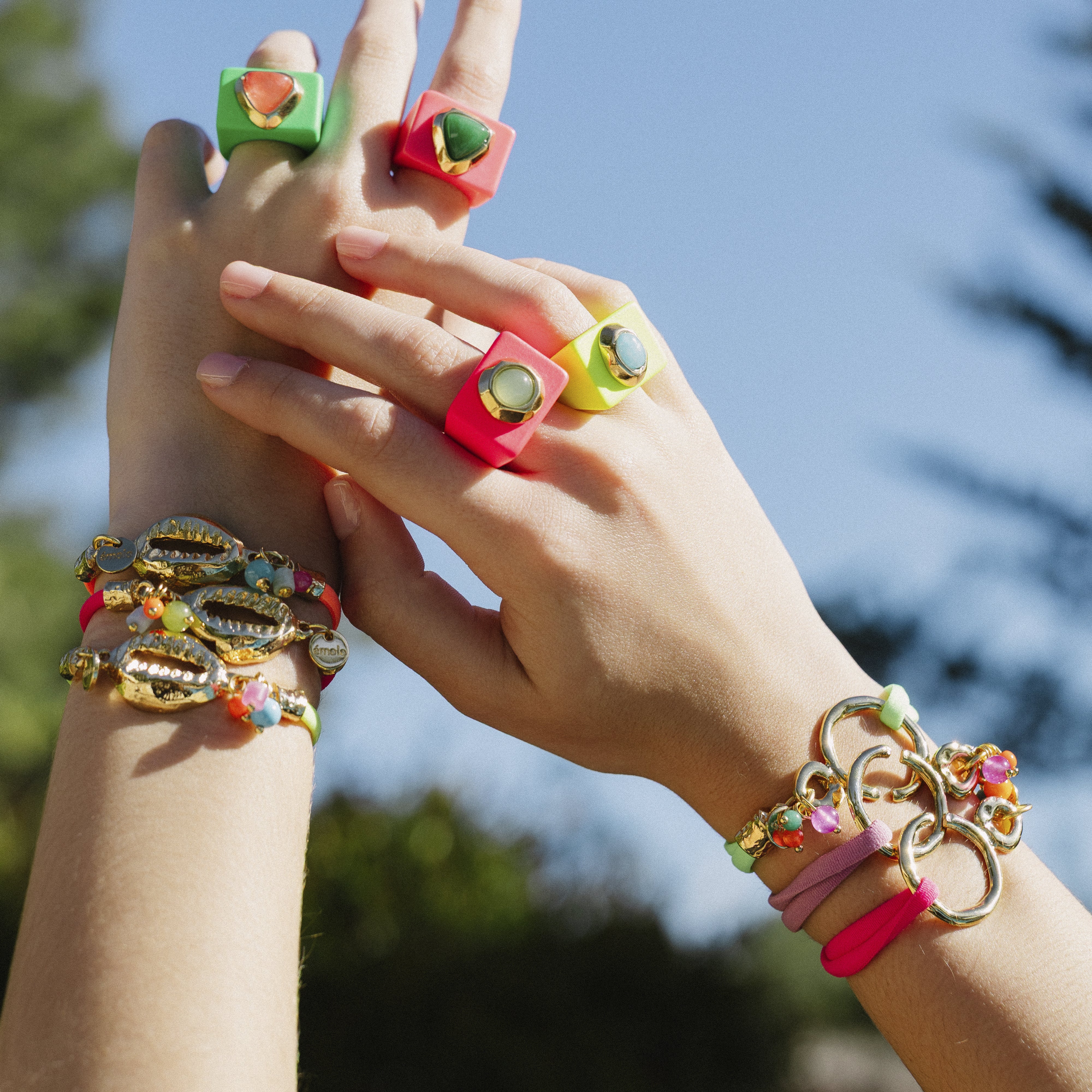 SASHA SUMMER and VARENA neon bracelets by Émolo, handmade in Murcia