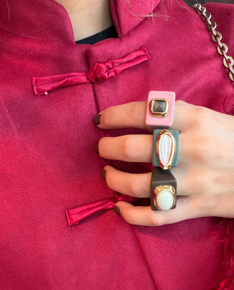 Anillo mujer marrón con jade blanco