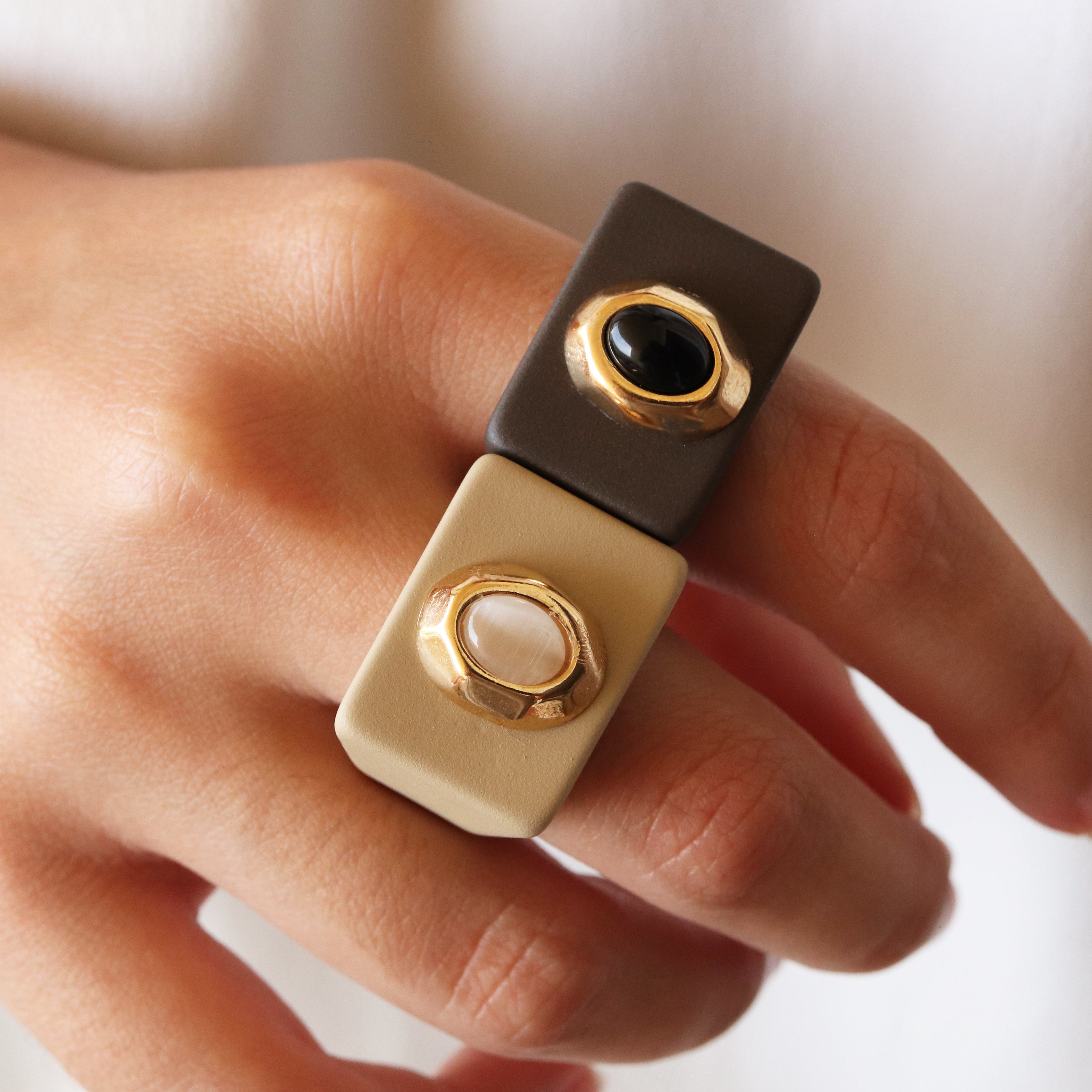 Anillo grande mujer marrón con onix-anillo-Émolo