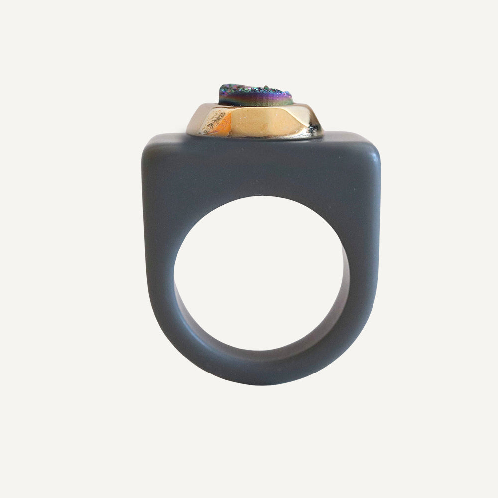Anillo mujer gris con drusa de titanio multicolor-anillo-Émolo