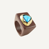 anillo marrón con piedra azul turquesa