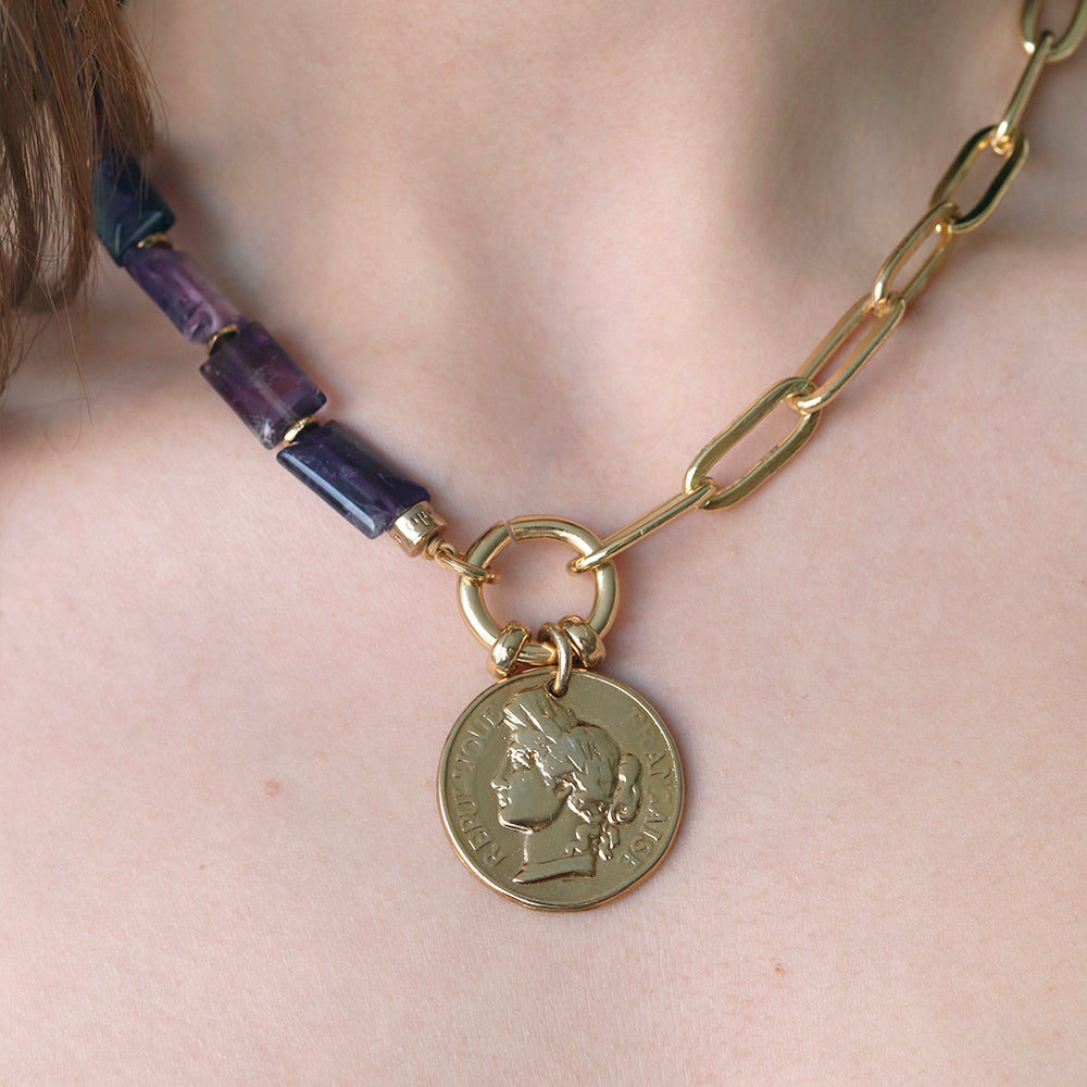 Short necklace with secure clasp, gold link chain and amethyst stones for women