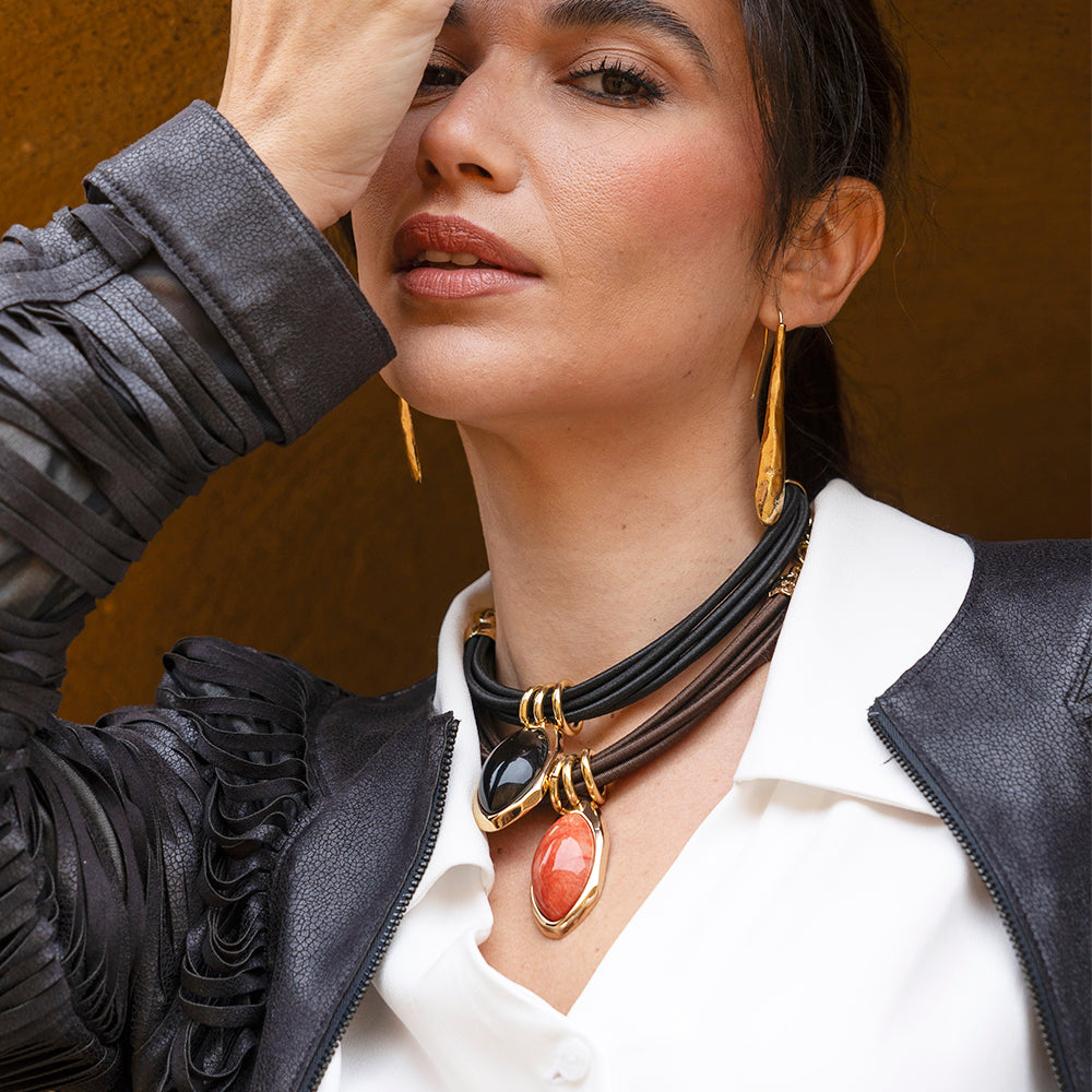 Short necklace for women with natural stone, waxed cord and gold chain