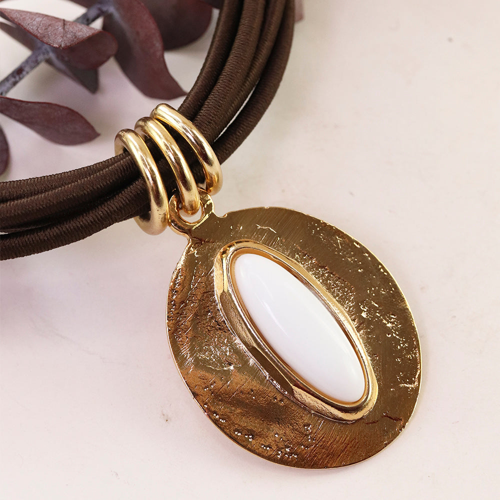 Short porcelain necklace for women