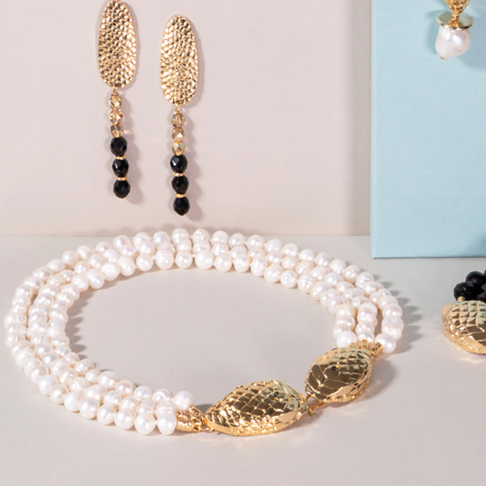 collier de perles avec or