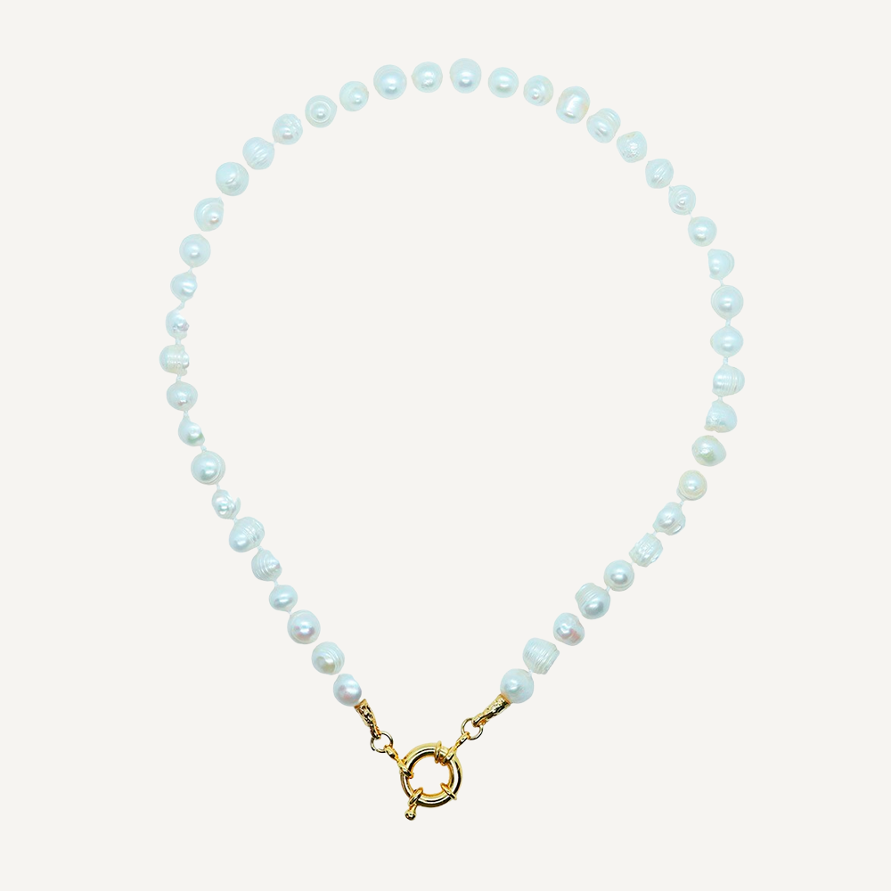 collier de perles bleues