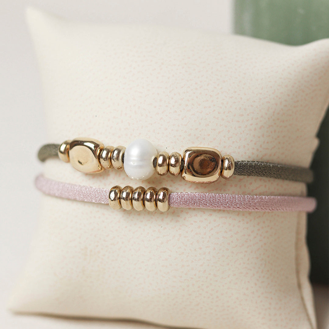 Women's bracelet with gold-plated pieces and elastic silk
