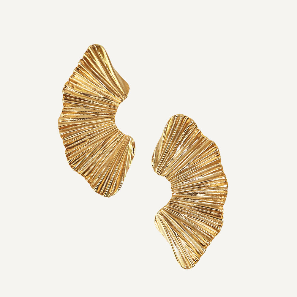 Pendientes con cierre a presión dorados