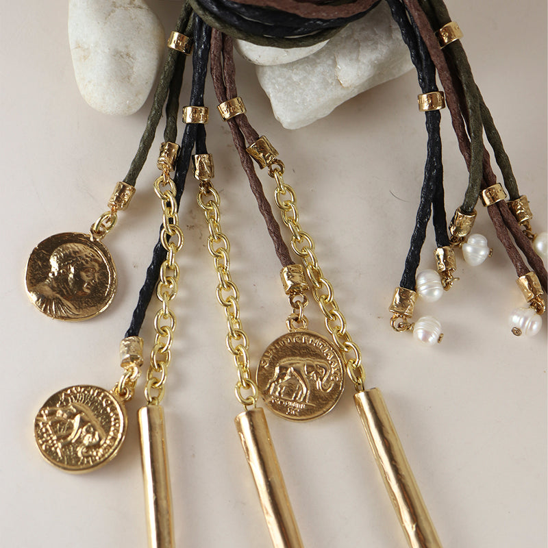 Collar largo ajustable para mujer con moneda dorada 