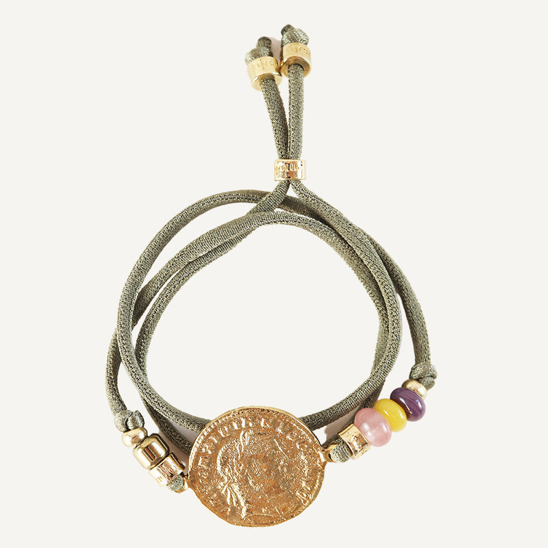 Collar y pulsera verde kaki con moneda dorada para mujer