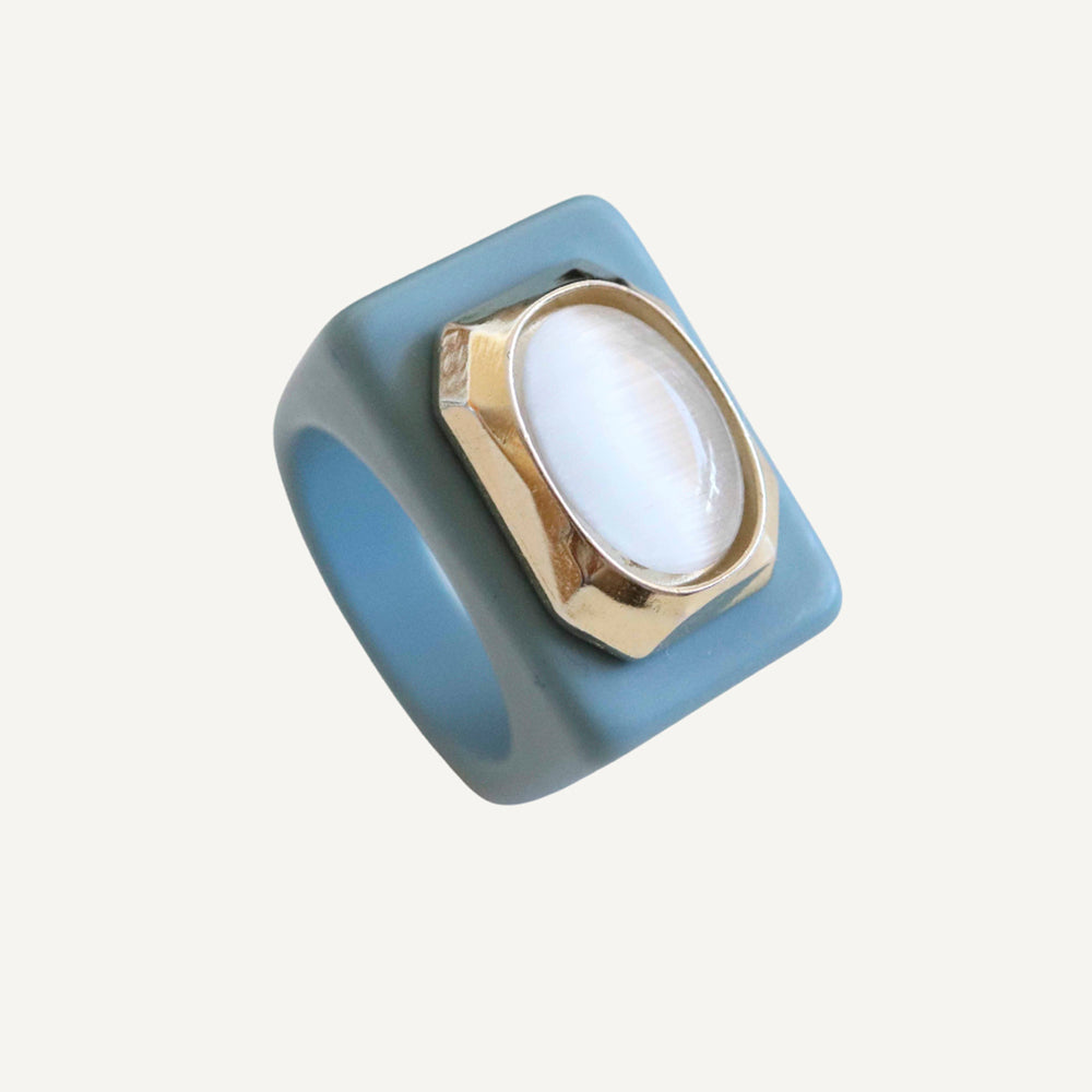 Women's vintage blue ring with white selenite