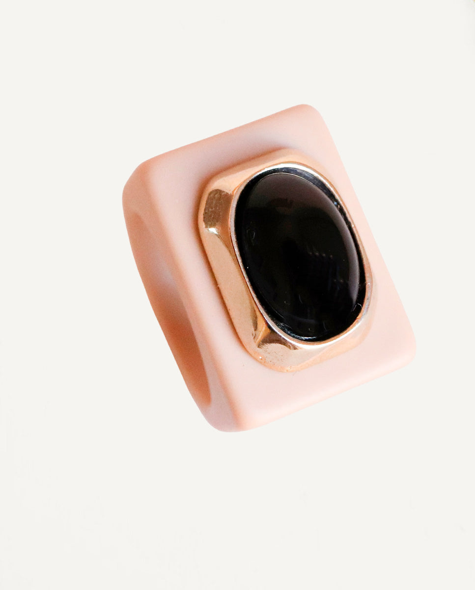 Women's sand ring with onyx