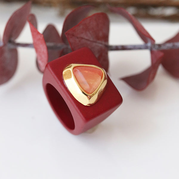 Anillo color granate con oro y piedra natural [SOUL]