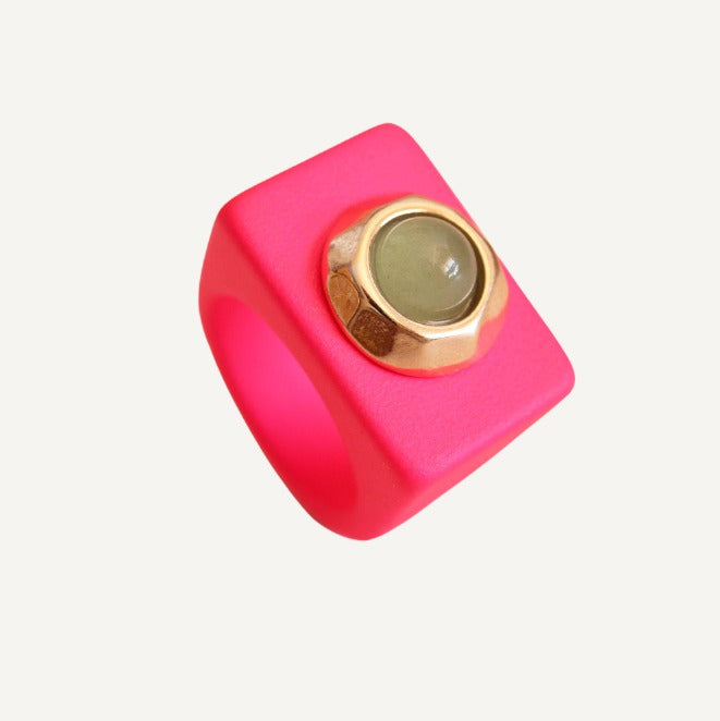 Anillo para mujer fucsia fluor con piedra natural aventurina