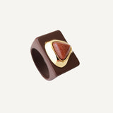 anillo grande marrón con piedra natural marrón