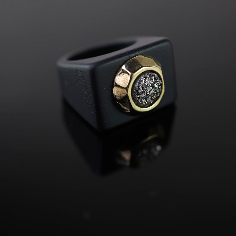 anillo negro drusa titanio