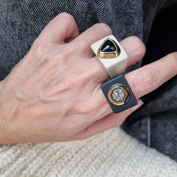 anillos grandes con piedras naturales