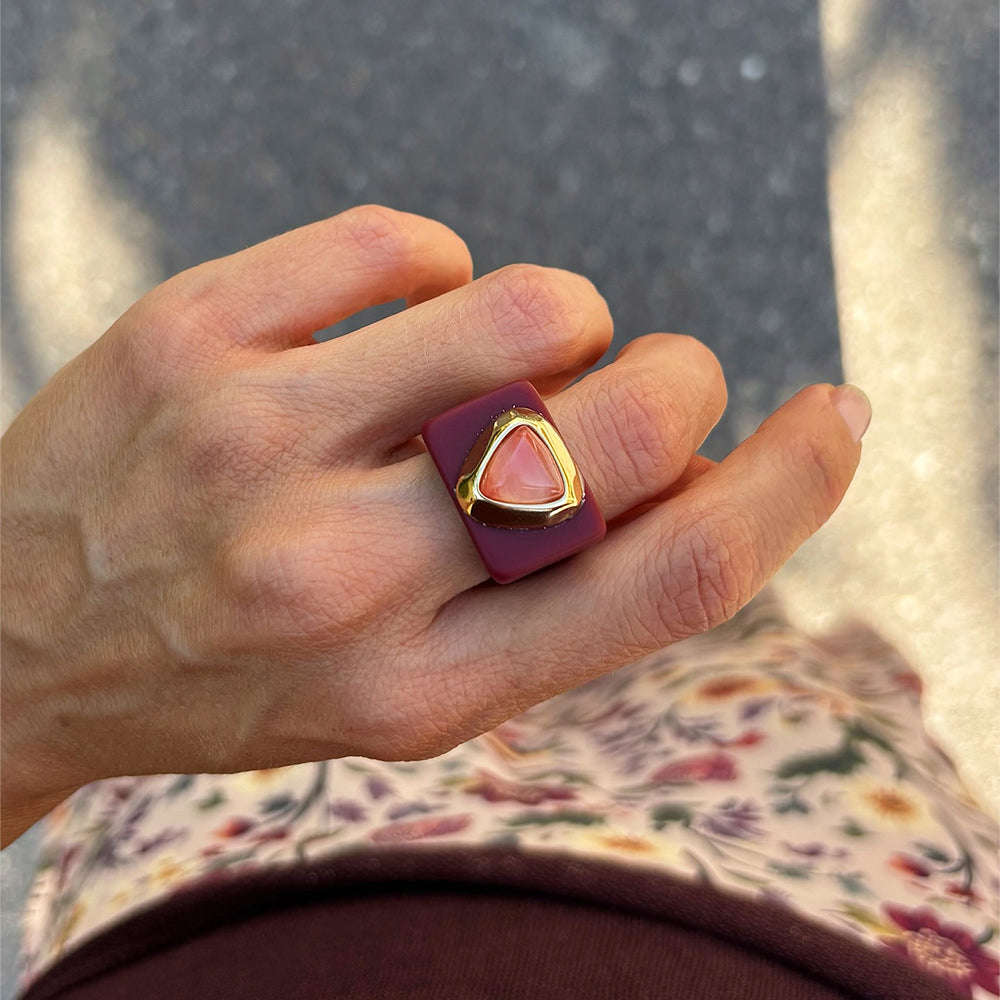 Anillo color granate con oro y piedra natural [SOUL]