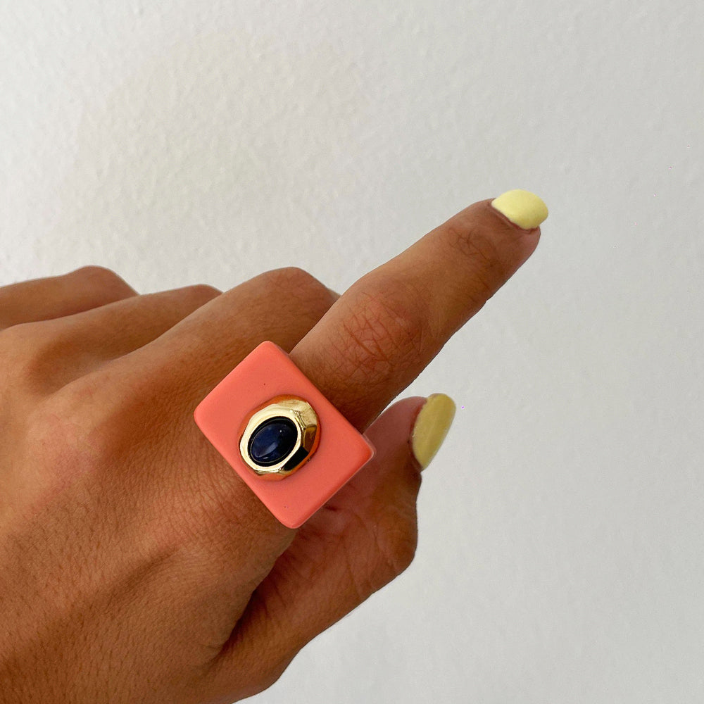 Anillo mujer coral con piedra natural sodalita