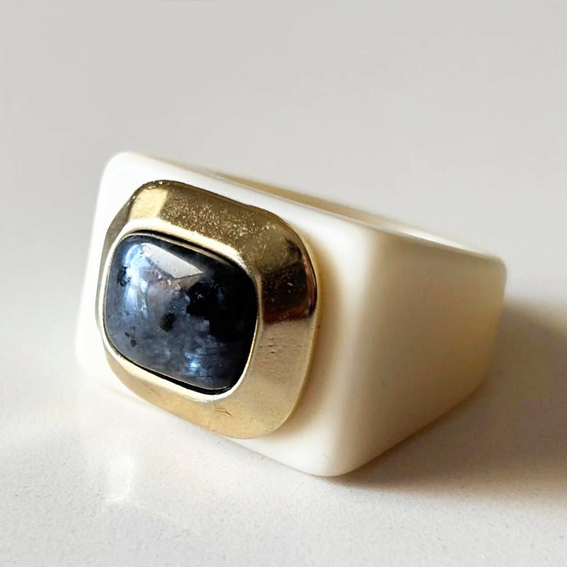 Anillo mujer crema con labradorita