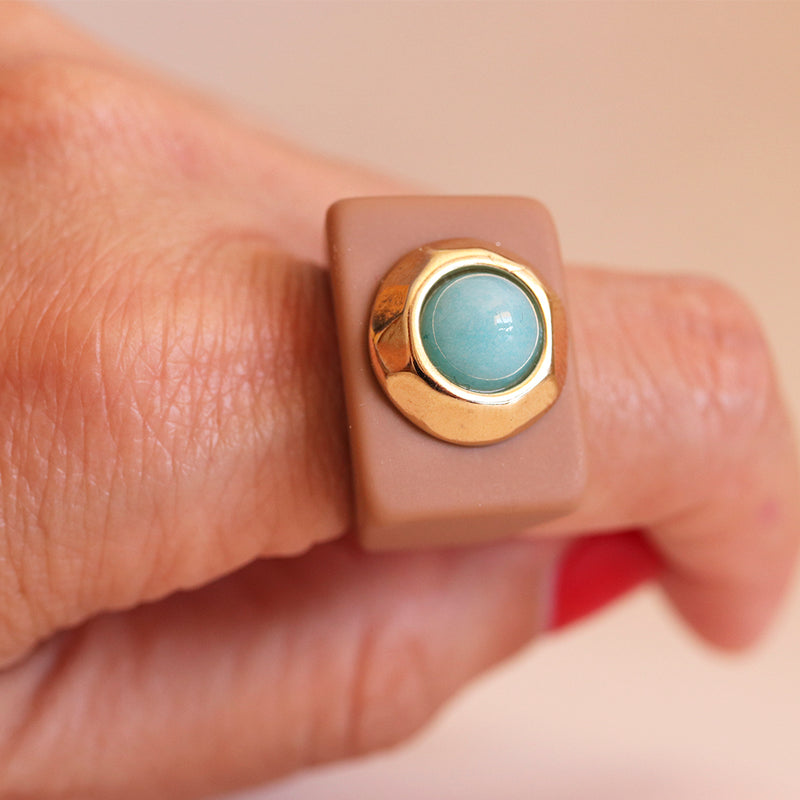 Anillo para mujer color moka con piedra turquesa